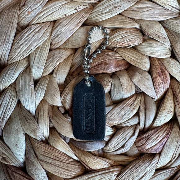 VINTAGE COACH MINI LEATHER HANG TAG in BLACK - Picture 2 of 3